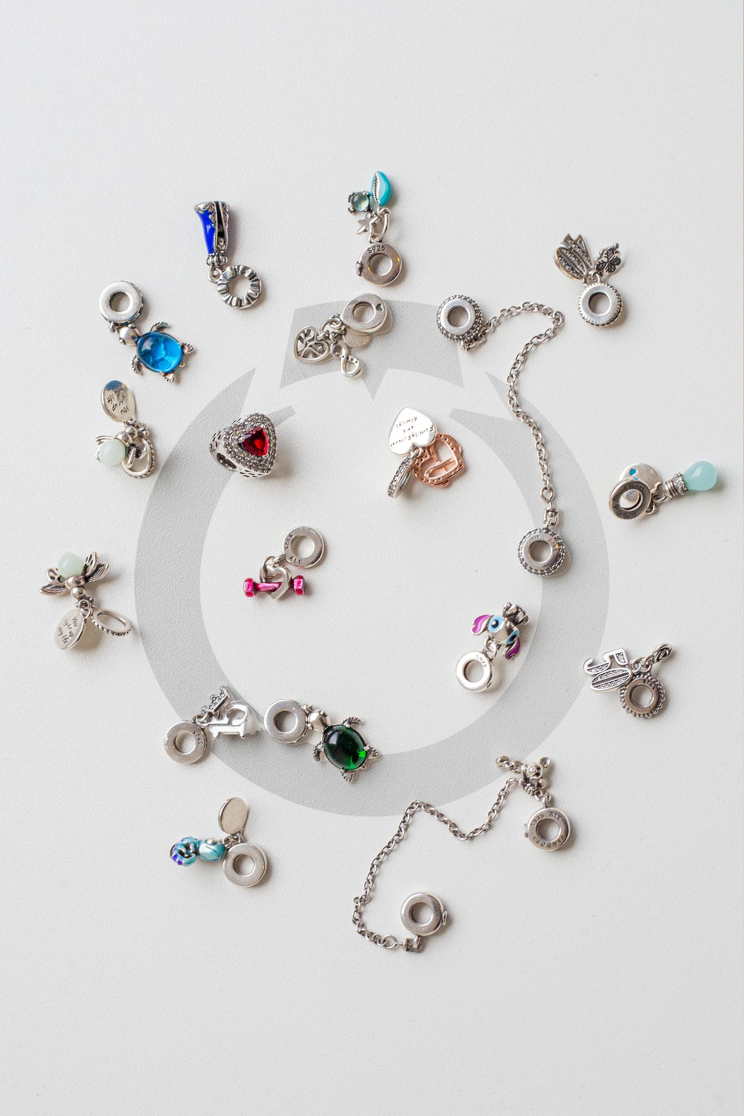 berloque charm pendente avião globo e mala