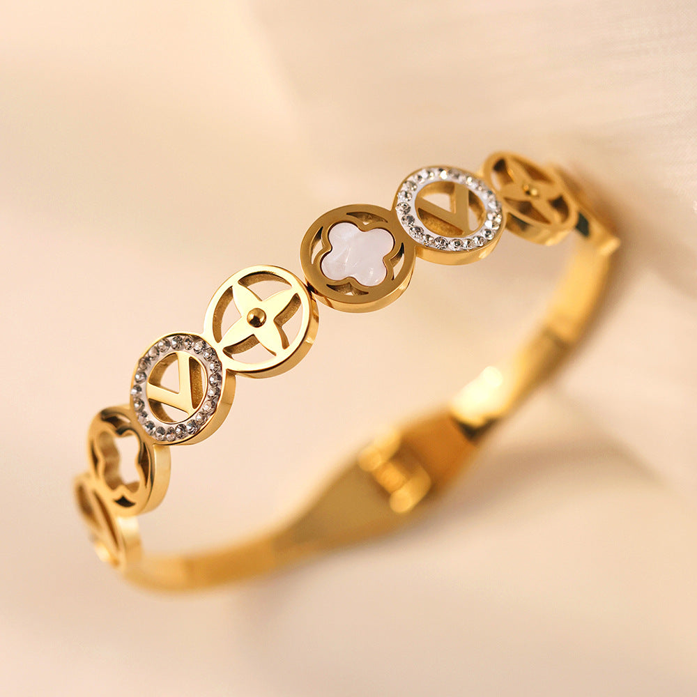 bracelete trevo de assinatura