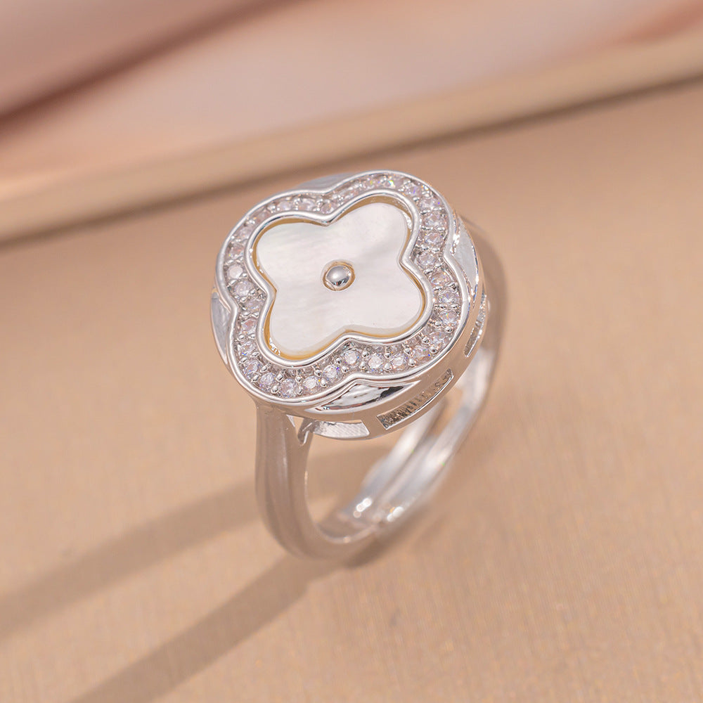 anel trevo de madrepérola