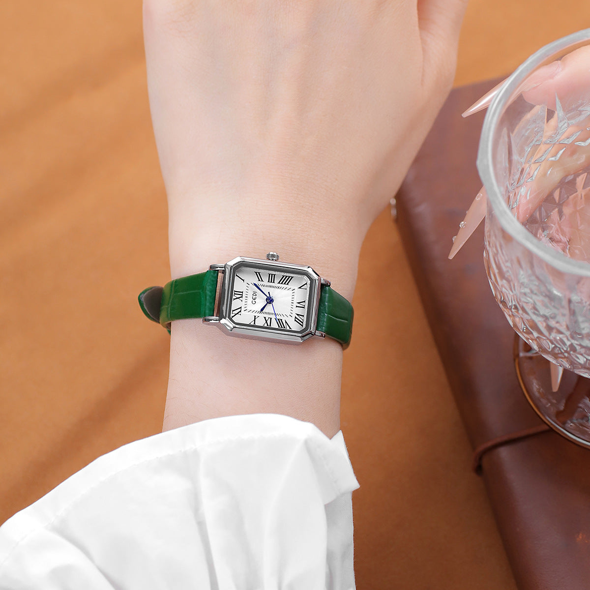 relógio retrô elegance pratiado