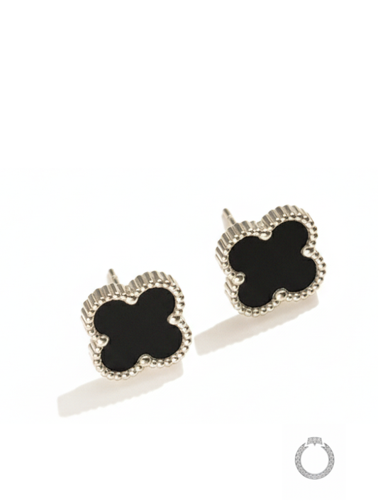 Brinco Botão Trevo de Ônix
