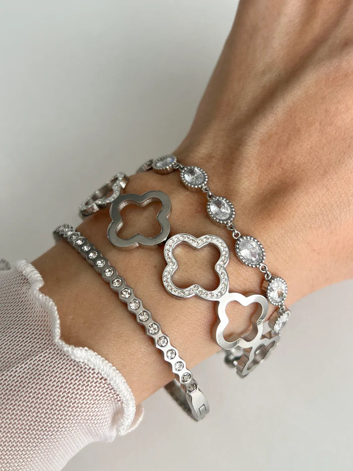 bracelete trevo vazado