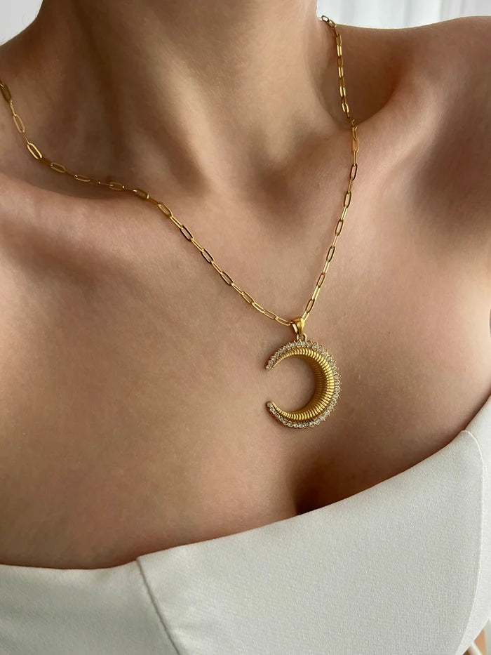 colar lua crescente cravejada