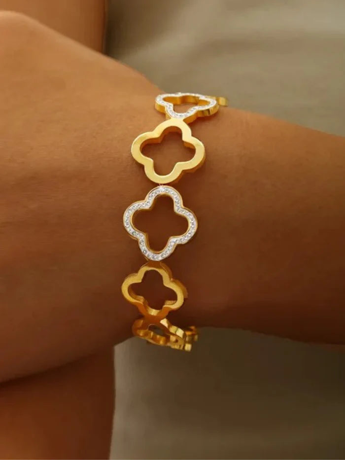 bracelete trevo vazado