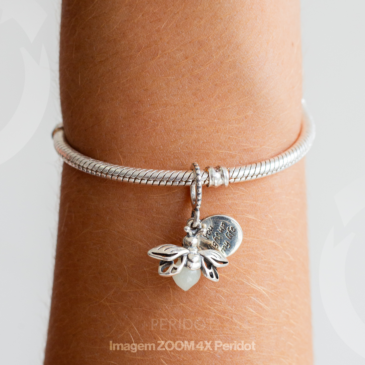 berloque charm pendente vagalume luminoso (brilha no escuro)