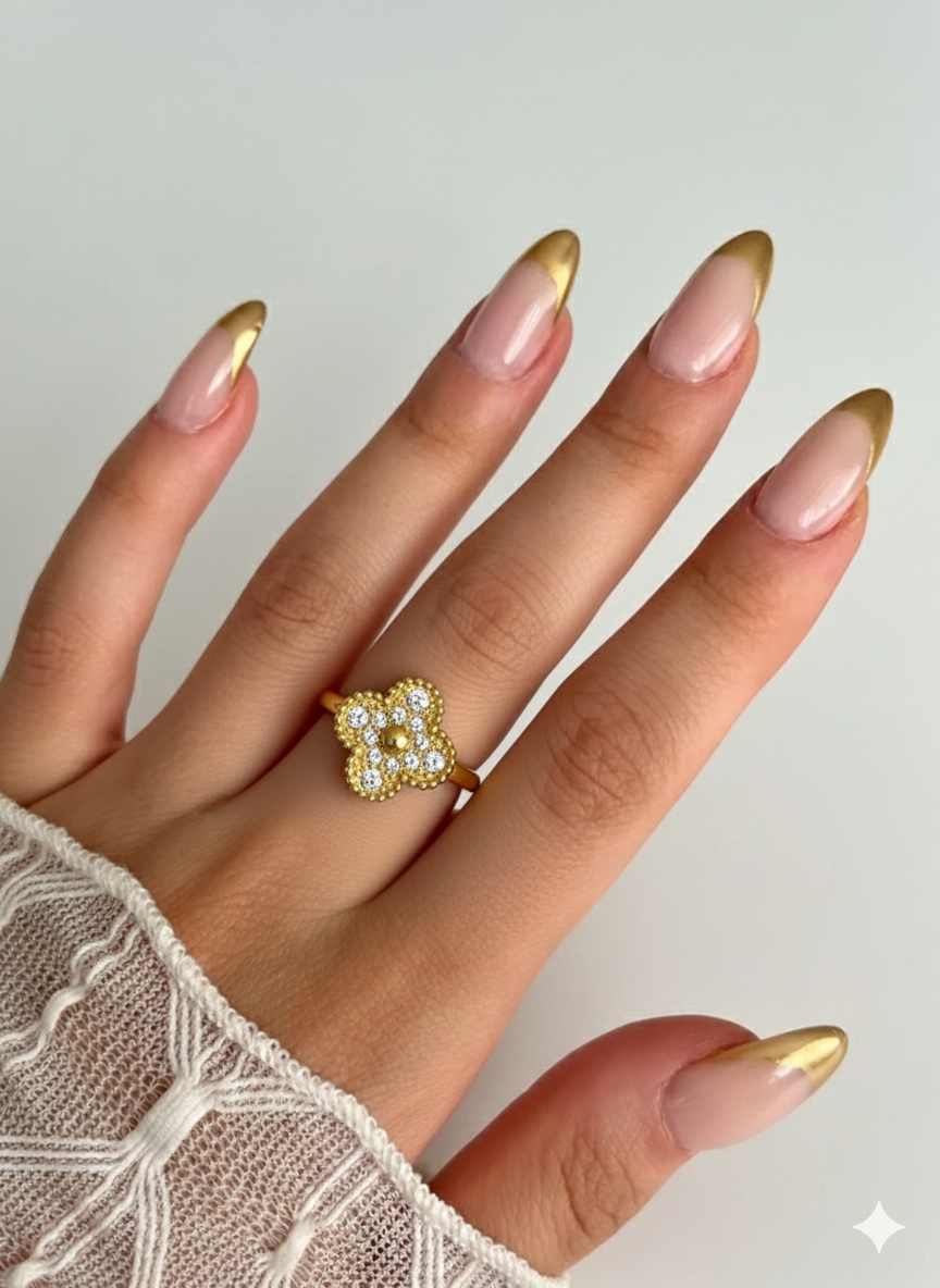 anel trevo de brilho dourado