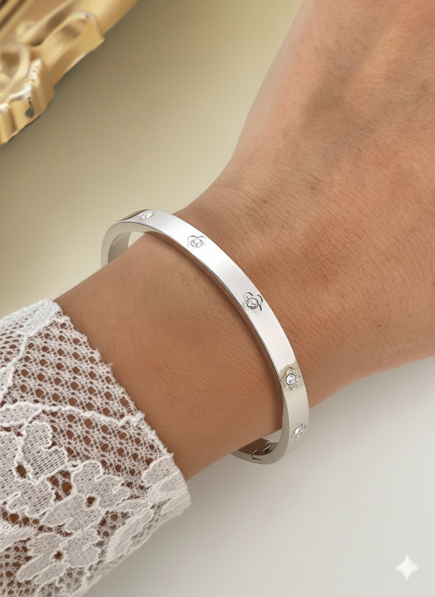 bracelete trevo de luz