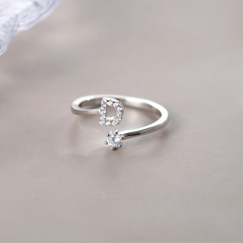 anel letra cravejada