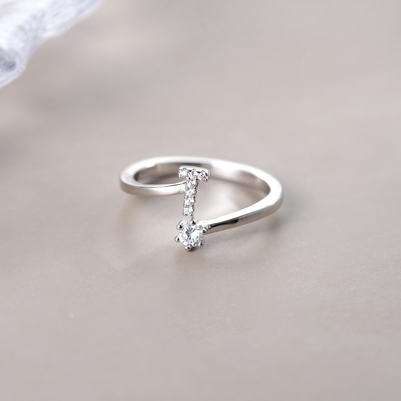 anel letra cravejada