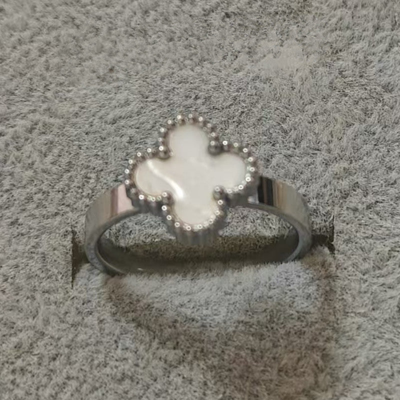 anel trevo de ônix minimalista