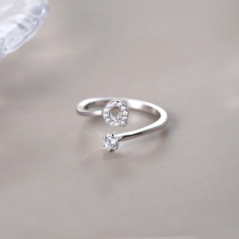 anel letra cravejada