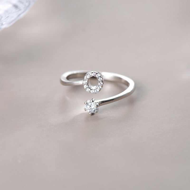 anel letra cravejada