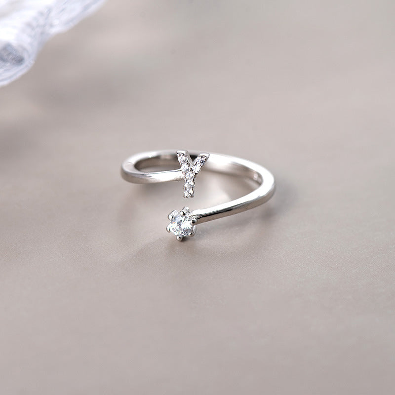 anel letra cravejada