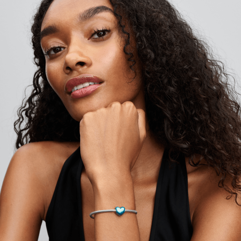 charm prata coracao azul claro metalico