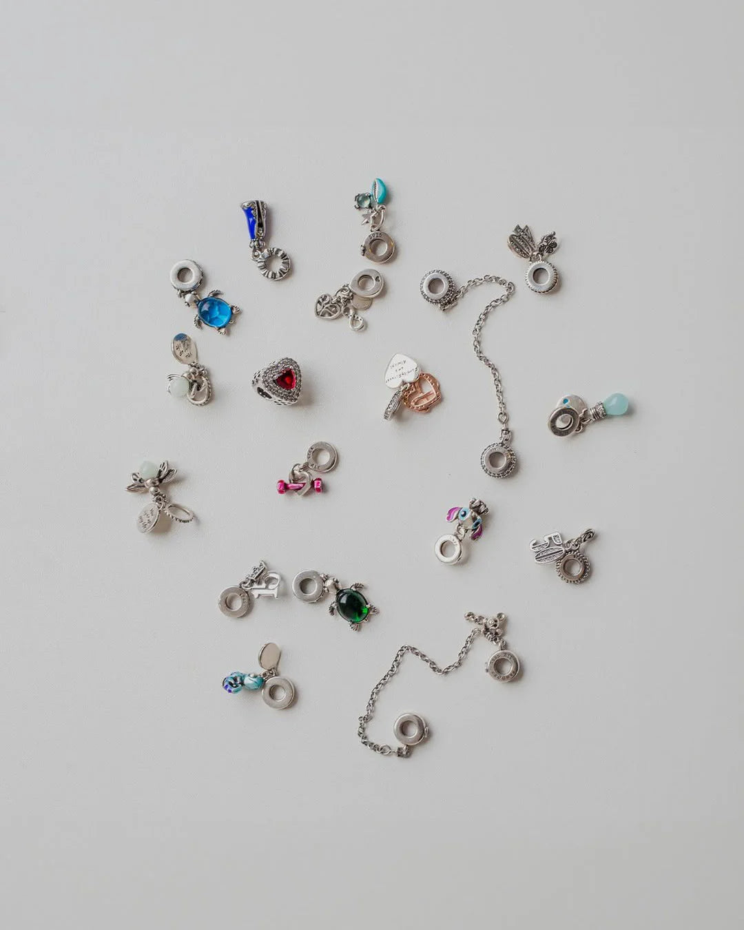 berloque charm camaleão muda de cor